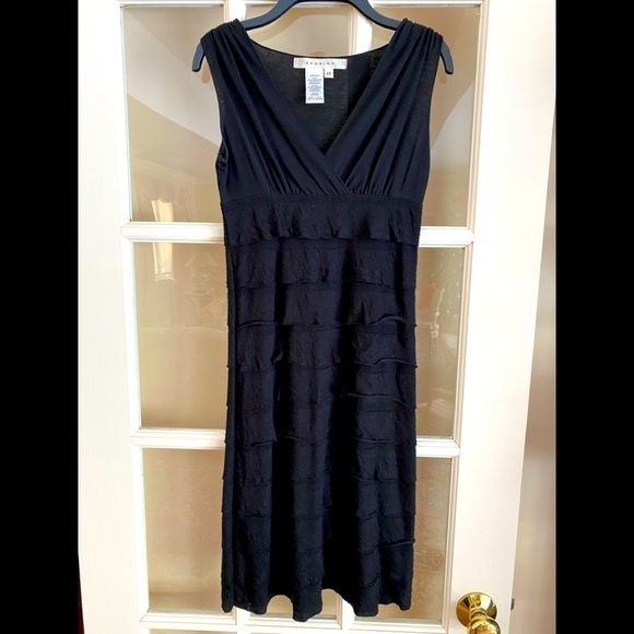Studio M Tiered, Bodycon Dress Sz XS - Picture 1 of 3